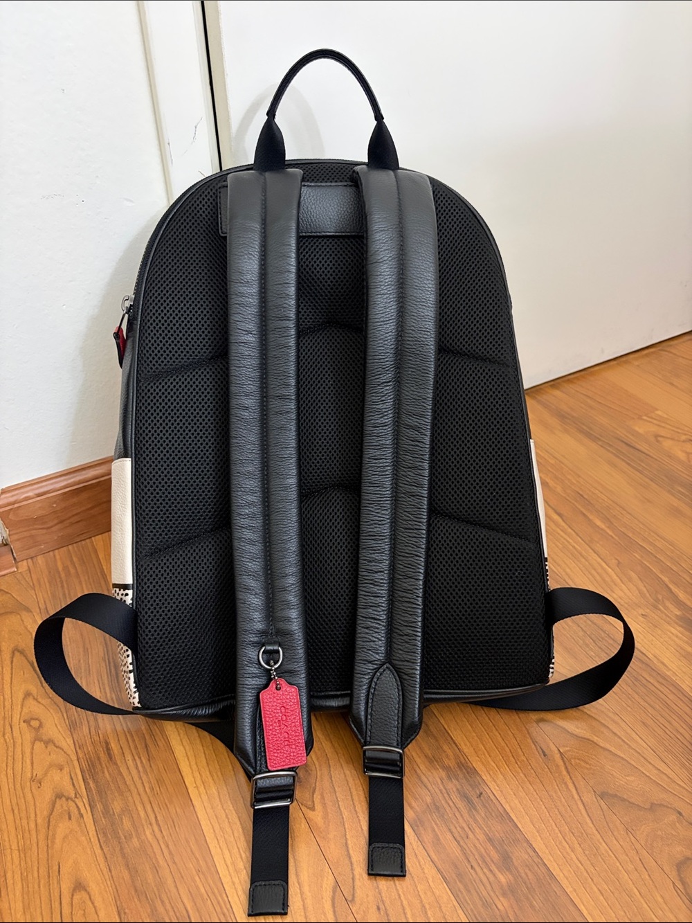 🚨LAST CHANCE!🚨 Disney Coach x Keith Haring Mickey Mouse UFO Leather Backpack - Picture 3 of 8